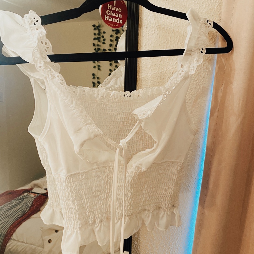 White cropped tee